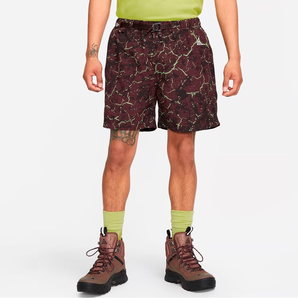 Nike ACG Trail Print AOP above knee shorts - Size Large - NWT